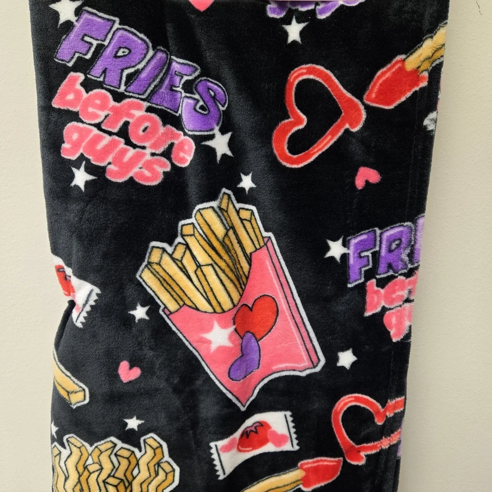 Betsey Johnson Fries Before Guys Ultra Soft Plush Throw Blanket Black